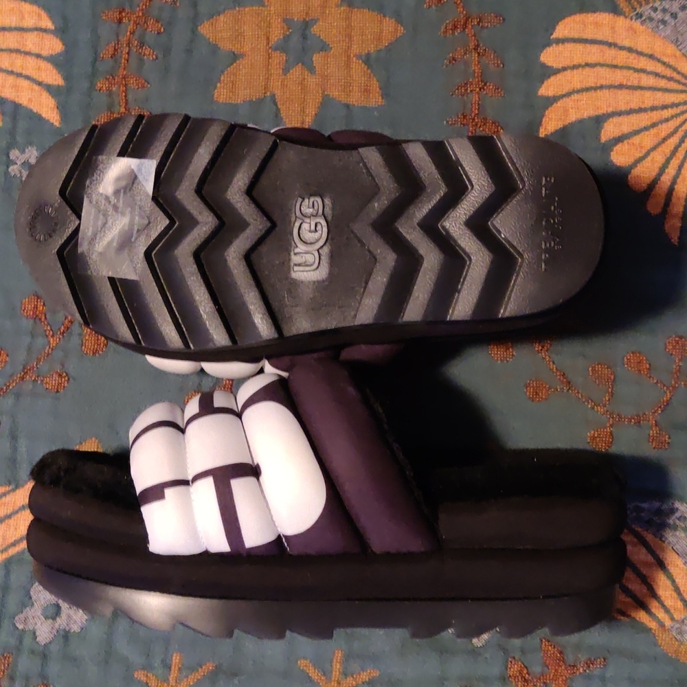 UGG slipper NEW size 9W